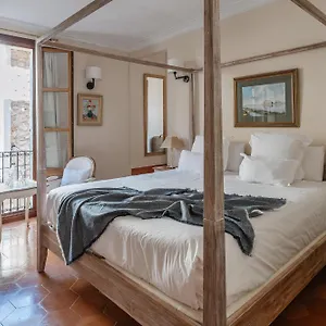 Abril Hotell